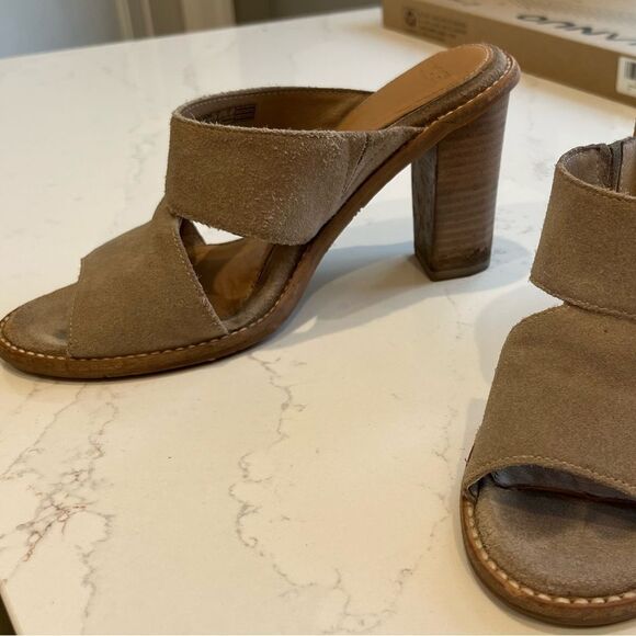 UGG Celia Grey Suede Cutout Slide Heels Sandals Heeled Open Toe Mules Sz 6.5 - Picture 2 of 11